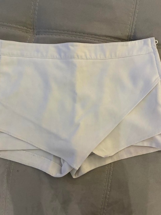 H&M Pants - H&M Cream Shorts